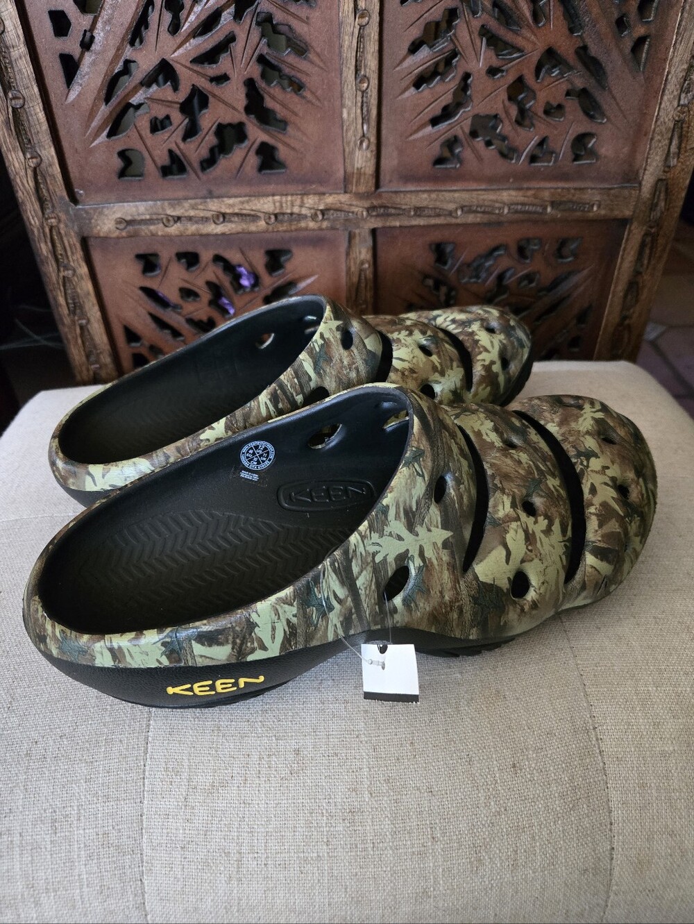 "Keen Yogui Arts Camo Clogs" NWT